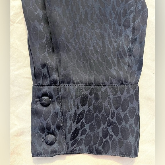 BB Dakota Women's Dark Blue & Black Patterned Wrap Blouse Size Medium - Picture 7 of 15